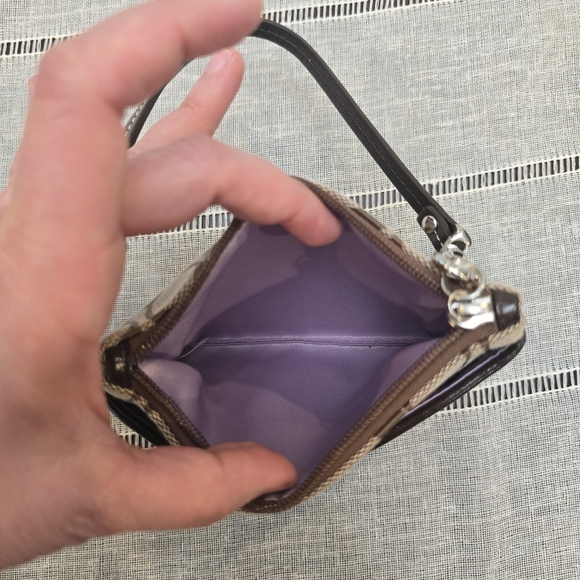 Coach Brown Signature Logo Wristet Size 6x4 Purple Lining New Whitout Tag - Picture 4 of 9